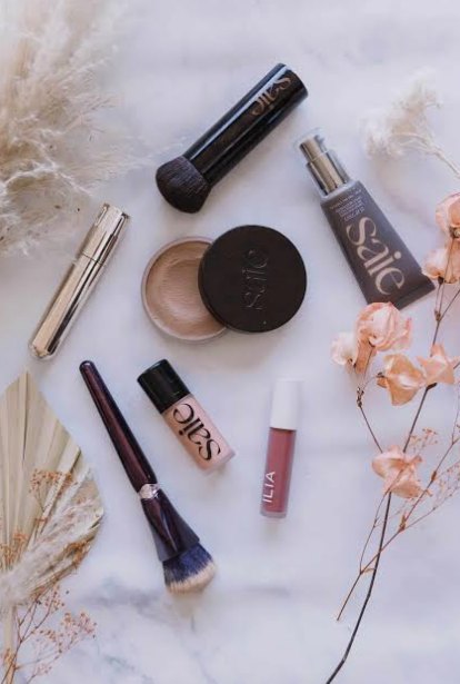 Saie makeup flatlay
